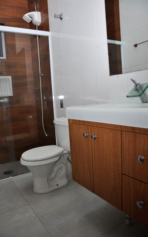 Casa à venda com 120m², 2 quartos e 2 vagas Casa à venda com 120m², 2 quartos e 2 vagasDetalhe - Banheiro Social