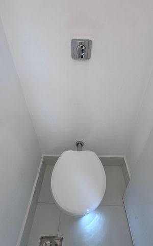 Apartamento à venda com 240m², 3 quartos e 3 vagasCozinha e Área de Serviço - Banheiro