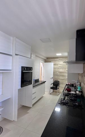 Apartamento à venda com 240m², 3 quartos e 3 vagasCozinha e Área de Serviço