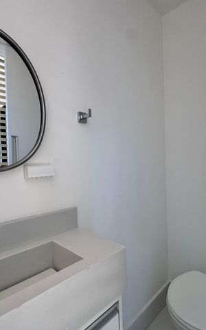 Apartamento à venda com 240m², 3 quartos e 3 vagasCozinha e Área de Serviço - Banheiro