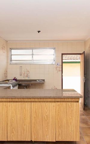Casa à venda com 300m², 5 quartos e 2 vagas Casa à venda com 300m², 5 quartos e 2 vagasCozinha Casa 1