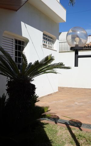 Casa para alugar com 542m², 5 quartos e 4 vagasQuintal