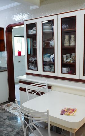 Casa para alugar com 542m², 5 quartos e 4 vagasCozinha
