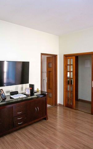 Casa à venda com 500m², 2 quartos e 3 vagasSala