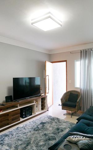 Casa à venda com 120m², 3 quartos e 2 vagas Casa à venda com 120m², 3 quartos e 2 vagasSala