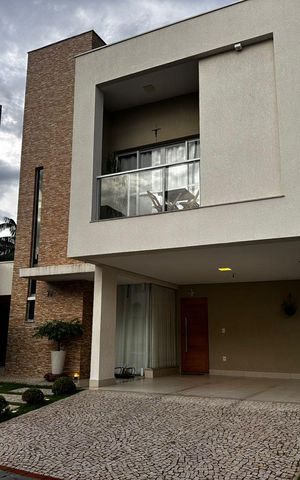 Casa de condomínio para alugar com 260m², 4 quartos e 3 vagasFachada