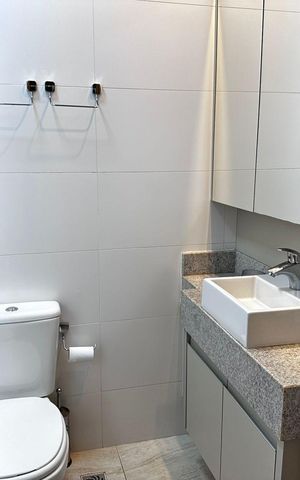 Casa de condomínio para alugar com 260m², 4 quartos e 3 vagasBanheiro