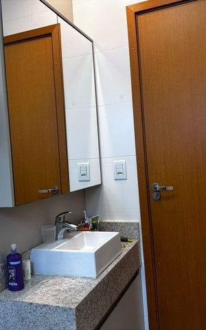 Casa de condomínio para alugar com 260m², 4 quartos e 3 vagasBanheiro