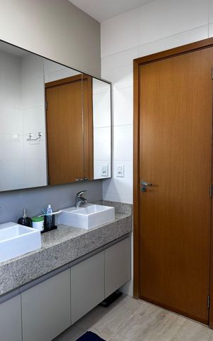 Casa de condomínio para alugar com 260m², 4 quartos e 3 vagasBanheiro