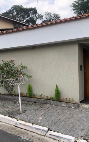 Casa à venda com 220m², 3 quartos e 1 vaga Casa à venda com 220m², 3 quartos e 1 vagaFachada