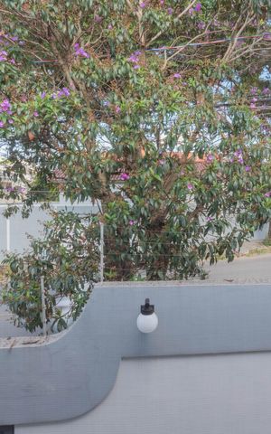 Casa à venda com 300m², 3 quartos e 4 vagas Casa à venda com 300m², 3 quartos e 4 vagasVista da Sala de TV