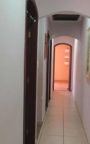Casa à venda com 205m², 4 quartos e 2 vagasCorredor