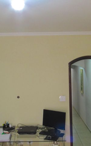 Casa à venda com 205m², 4 quartos e 2 vagasSuíte