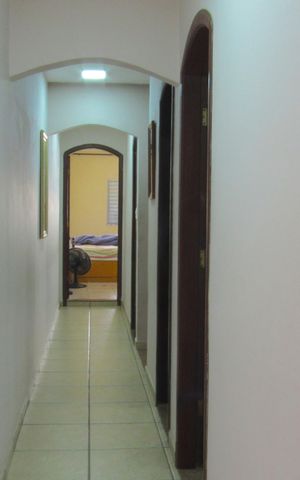 Casa à venda com 205m², 4 quartos e 2 vagasCorredor