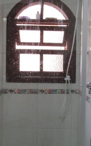 Casa à venda com 205m², 4 quartos e 2 vagasBanheiro 2