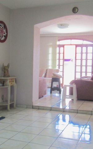 Casa à venda com 205m², 4 quartos e 2 vagasSala