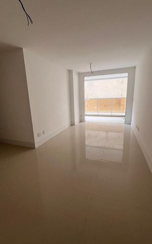 Apartamento à venda com 83m², 2 quartos e 1 vaga Apartamento à venda com 83m², 2 quartos e 1 vagaSala