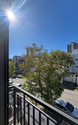 Apartamento à venda com 95m², 2 quartos e 2 vagasQuarto 1 Varanda