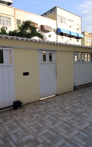 Casa à venda com 247m², 4 quartos e 5 vagasQuintal frente