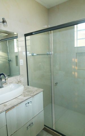 Casa à venda com 247m², 4 quartos e 5 vagasBanheiro Social