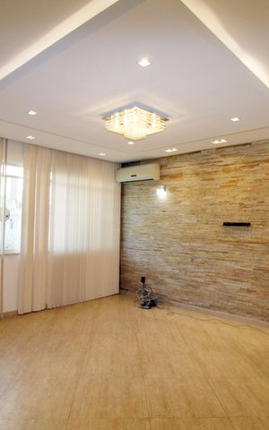 Casa à venda com 247m², 4 quartos e 5 vagasSala