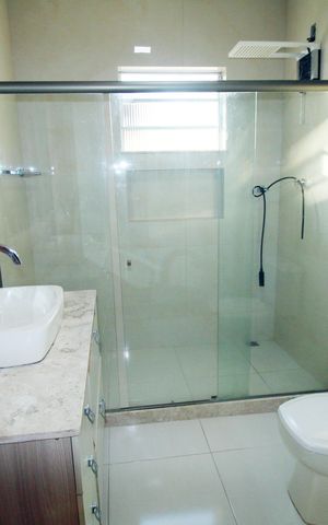 Casa à venda com 247m², 4 quartos e 5 vagasBanheiro Social