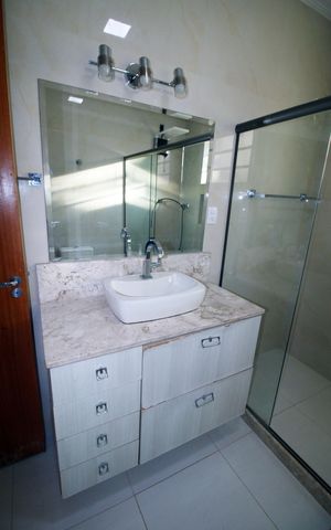 Casa à venda com 247m², 4 quartos e 5 vagasBanheiro Social
