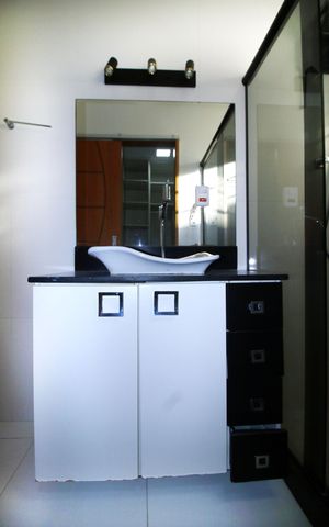 Casa à venda com 247m², 4 quartos e 5 vagasBanheiro da Suíte