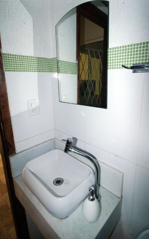 Casa à venda com 247m², 4 quartos e 5 vagasBanheiro de serviço