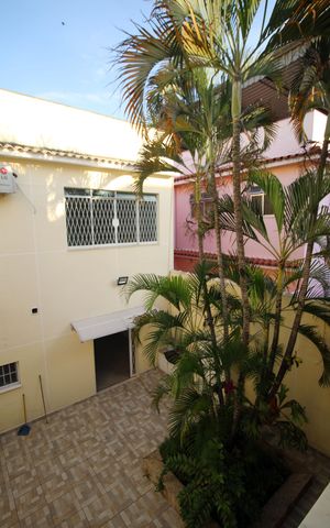 Casa à venda com 247m², 4 quartos e 5 vagasQuintal fundos