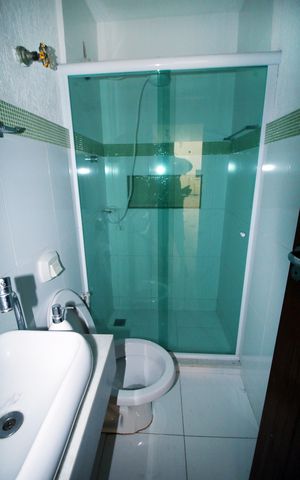 Casa à venda com 247m², 4 quartos e 5 vagasBanheiro de serviço