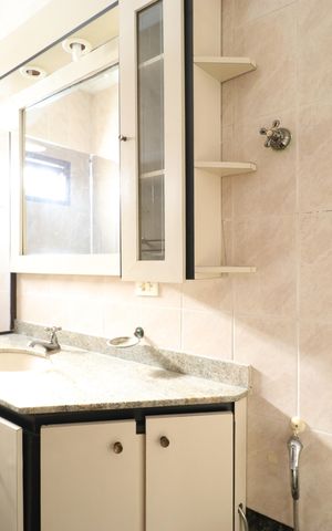 Casa à venda com 340m², 3 quartos e 4 vagasBanheiro da Suíte 2