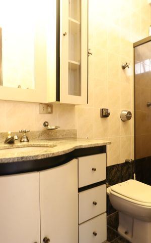 Casa à venda com 340m², 3 quartos e 4 vagasBanheiro da Suíte 1