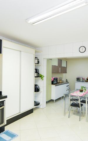 Casa para alugar com 357m², 3 quartos e 2 vagasCozinha