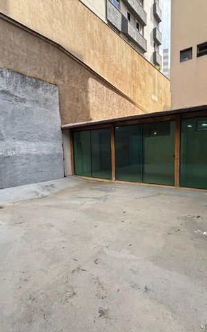 Apartamento para alugar com 210m², 4 quartos e 2 vagas