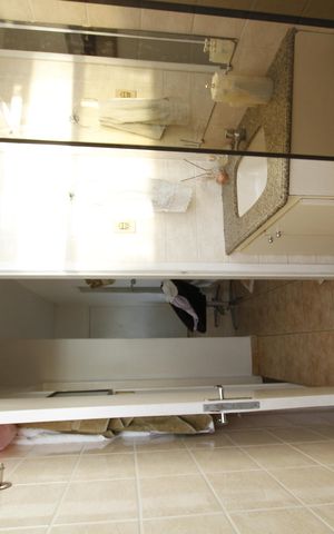 Apartamento à venda com 74m², 3 quartos e 1 vaga Apartamento à venda com 74m², 3 quartos e 1 vagaBanheiro Social
