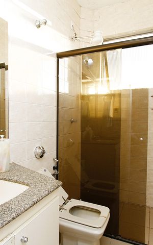 Apartamento à venda com 74m², 3 quartos e 1 vaga Apartamento à venda com 74m², 3 quartos e 1 vagaBanheiro Social