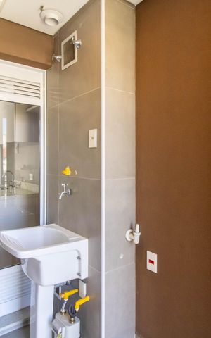 Apartamento à venda com 93m², 3 quartos e 2 vagas Apartamento à venda com 93m², 3 quartos e 2 vagasArea de Serviço
