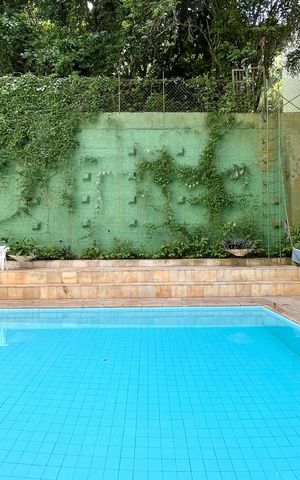 Apartamento à venda com 144m², 3 quartos e 1 vaga Apartamento à venda com 144m², 3 quartos e 1 vagaÁrea comum - Piscina