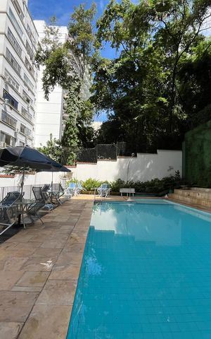 Apartamento à venda com 144m², 3 quartos e 1 vaga Apartamento à venda com 144m², 3 quartos e 1 vagaÁrea comum - Piscina