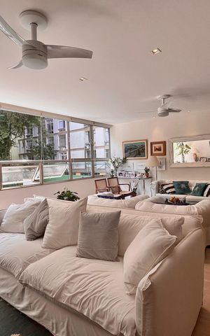 Apartamento à venda com 144m², 3 quartos e 1 vaga Apartamento à venda com 144m², 3 quartos e 1 vagaSala