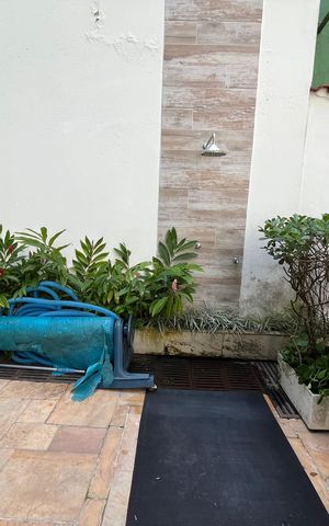 Apartamento à venda com 144m², 3 quartos e 1 vaga Apartamento à venda com 144m², 3 quartos e 1 vagaÁrea comum - Piscina