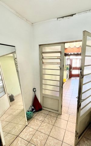 Casa à venda com 350m², 3 quartos e 2 vagas Casa à venda com 350m², 3 quartos e 2 vagasEntrada