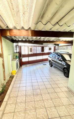 Casa à venda com 350m², 3 quartos e 2 vagas Casa à venda com 350m², 3 quartos e 2 vagasGaragem