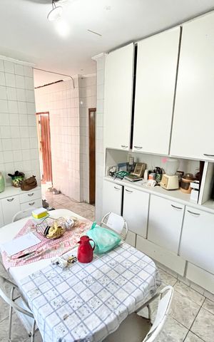 Casa à venda com 350m², 3 quartos e 2 vagas Casa à venda com 350m², 3 quartos e 2 vagasCozinha