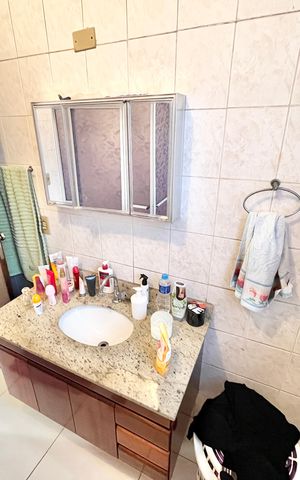 Casa à venda com 350m², 3 quartos e 2 vagas Casa à venda com 350m², 3 quartos e 2 vagasBanheiro