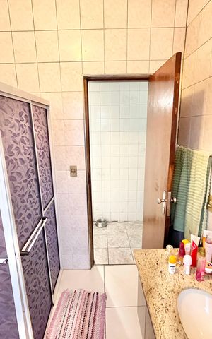 Casa à venda com 350m², 3 quartos e 2 vagas Casa à venda com 350m², 3 quartos e 2 vagasBanheiro