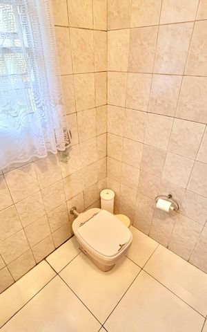Casa à venda com 350m², 3 quartos e 2 vagas Casa à venda com 350m², 3 quartos e 2 vagasBanheiro