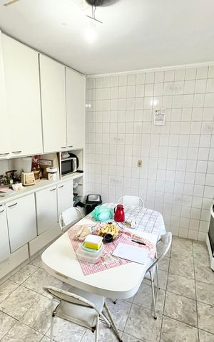 Casa à venda com 350m², 3 quartos e 2 vagas Casa à venda com 350m², 3 quartos e 2 vagasCozinha