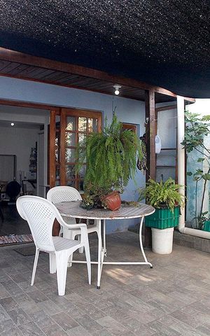 Casa à venda com 98m², 2 quartos e sem vagaPátio + Área de Serviço